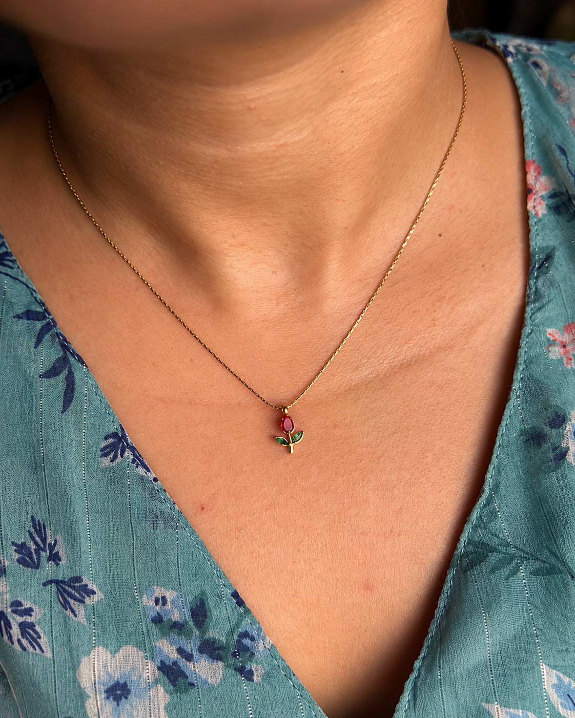 Rose Pendant Necklace